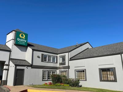Quality Suites Tulsa I-44