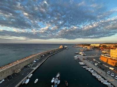 Charming Sea Front 3 Bedroom Apartment - incredible views!