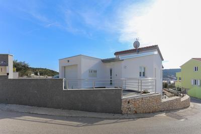 Family friendly house with a swimming pool Vinisce, Trogir - 19001