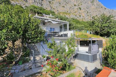 Holiday house with a swimming pool Omis - 19020