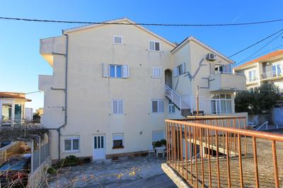 Apartments with parking space Split - 19039