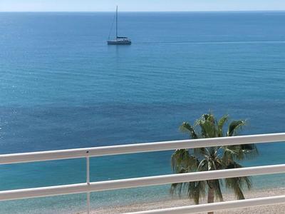 Lovely Beachfront Apartment with Panoramic Views