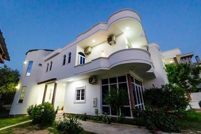 Flori Apartments