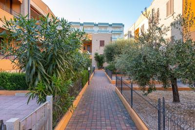 Apartment with Terrace & Parking near the Sea