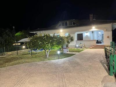 Villa Lidia & Attico degli artisti, free pets , giardino recintato e attrezzato