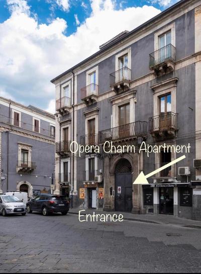 Opera Charm Apartment