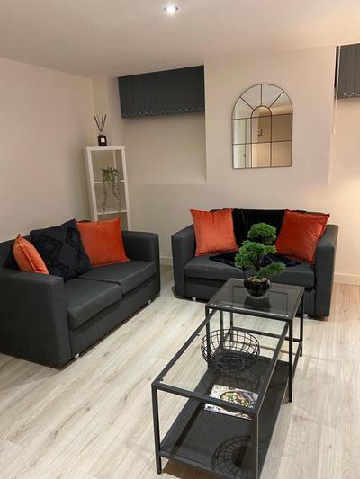 Home From Home Cosy 2 Bed Apartment