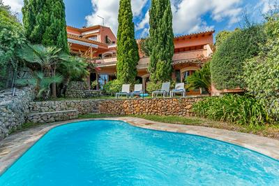 Townhouse with pool and mountain views, just 5 min