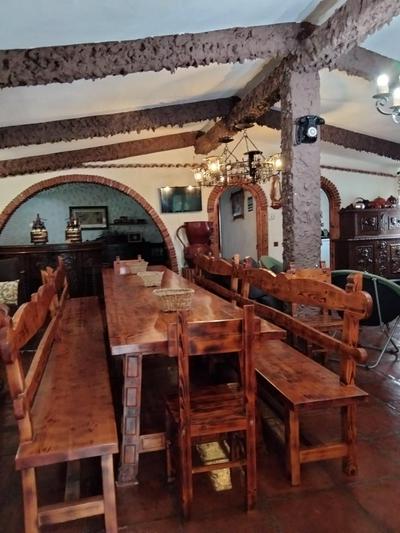 CASA TURÍSTICA Villa Carmen, CON AMPLIO JARDIN QUE INCLUYE BARBACOA, 2 PORCHES, PARKING PRIVADO Y PISCINA