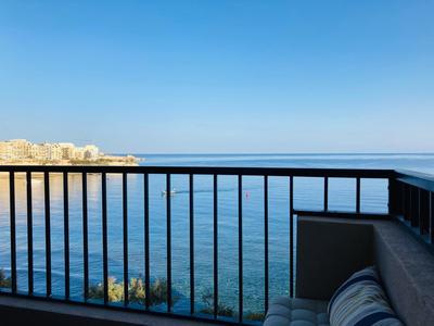 Beach front High End apartment, direct sea views.