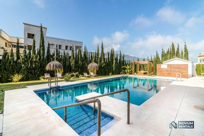 Sunlit 2 BDRM Apt with View in Centro Plaza