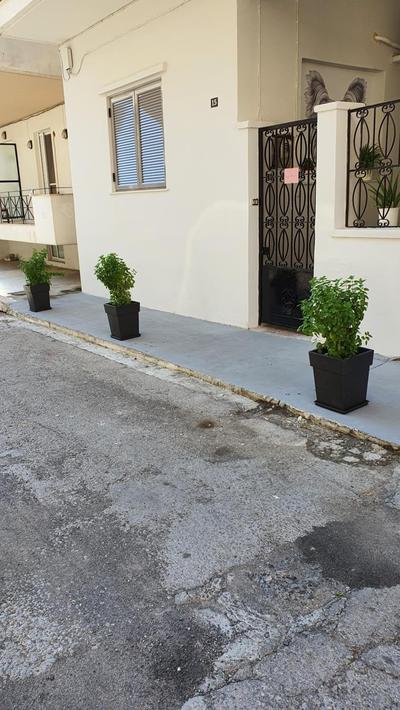 Larry's little place in the center of Gytheio