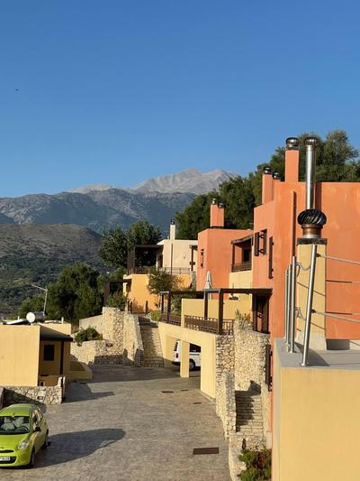 Plum Tree apartment with panoramic views