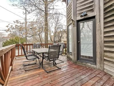 Stunning Plaza Home-Location Unbeatable-New Remodel
