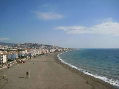 Moderno piso de 3 dormitorios en la playa de Rincon de la Victoria Malaga