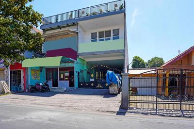 OYO Life 91670 Mannsur Homestay Syariah