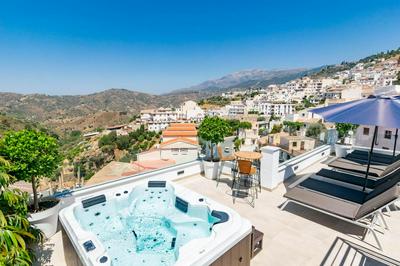 Modern apartment in Competa