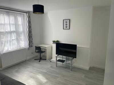 Stylish Vauxhall Apartment In Central London