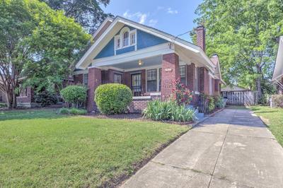 Spacious 3BR Cooper-Young Bungalow - Sleeps 8 - Walkable to Dining - Easy Access to Downtown - Parking