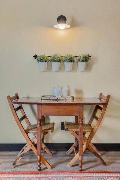 The Rustic Suite with Hot Tub Romantic Getaway on Main Street