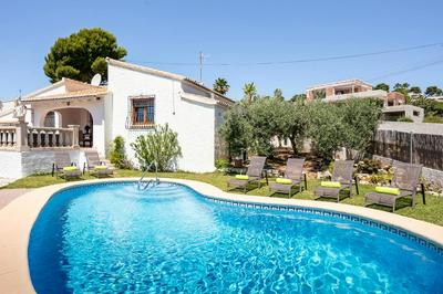 Villa Elche by Villa Plus