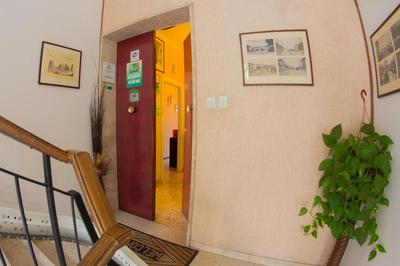B&B Gate 52
