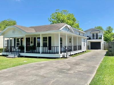 6 BRs Spacious Charming House, Great Neighborhood