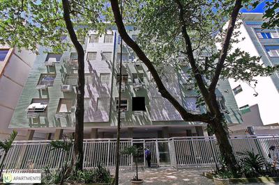 Modern studio next to the beach in Ipanema