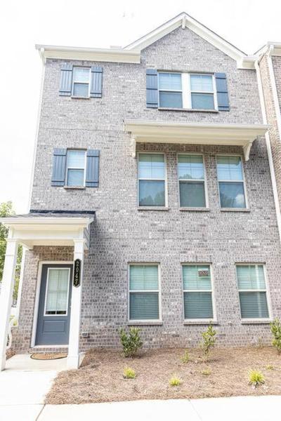New spacious 3 bedroom suite garage parking free Wi-Fi office space and patio view