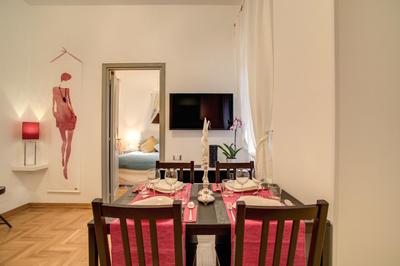 Elegant Apartment Behind the Colosseum