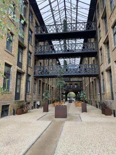 Two Bedroom Apartment In Bradford Canal Road Contractors With Free WiFi