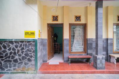 RedDoorz Syariah near Batu Night Spectacular 3