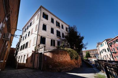 Ricco di comfort, grande, luminoso e comodo