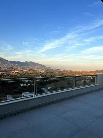 Luxury penthouse with sea view in La Cala Golf Resort