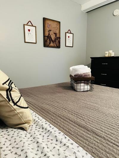 Cozy Main Level 2 Bedroom Apartment next to DIA