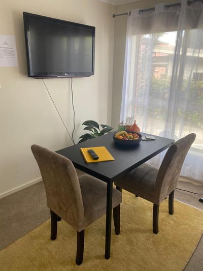 Private room with ensuite and parking close to Wollongong CBD
