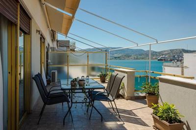 Cozy seaside penthouse with sea & mountain view.