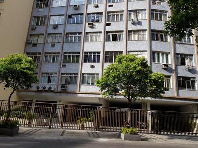 Copacabana Beach Charming Studio with Mountain View & Metro Nearby