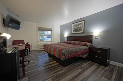 Greenwoods Inn & Suites
