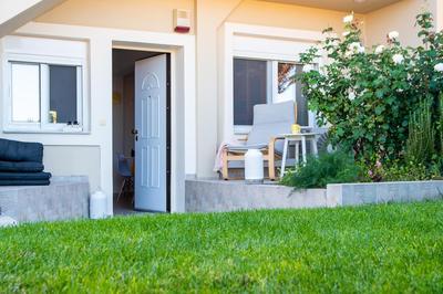 YelaYellow House Near to Airport, Rafina Port and Metropolitan Expo