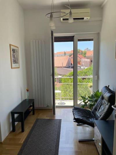 Spacious 3BR/2BT Apartment with A/C in City Center