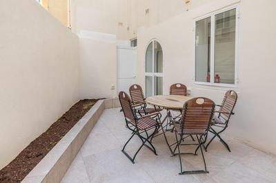 Unique Four Bedroom Townhouse One Minute Away From The Seafront