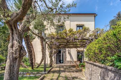 Villa Aragona Historic Villa with Views and Guest services by Feeling Italy