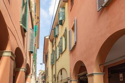 De'Gombruti, Bologna by Short Holidays