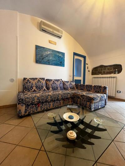 Villetta partenopea a pochi passi dal mare