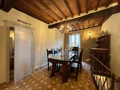 CORTONA SUITE - THE HOUSE WITH WELL and THE FRESCOS PALACE