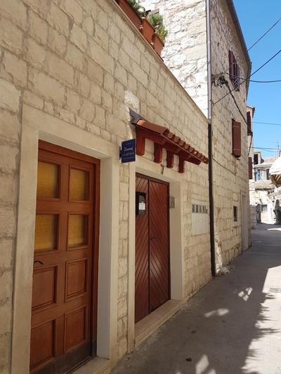 Apartments and Rooms Villa Lina