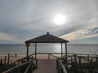 Precioso bajo muy grande a 200 metros de playa