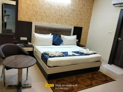 Green Leaf Hotel By WB Inn