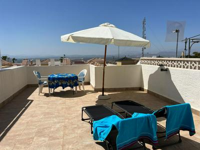 Top-floor apartment with 65 m2 sun terrace, renovated kitchen and bathroom